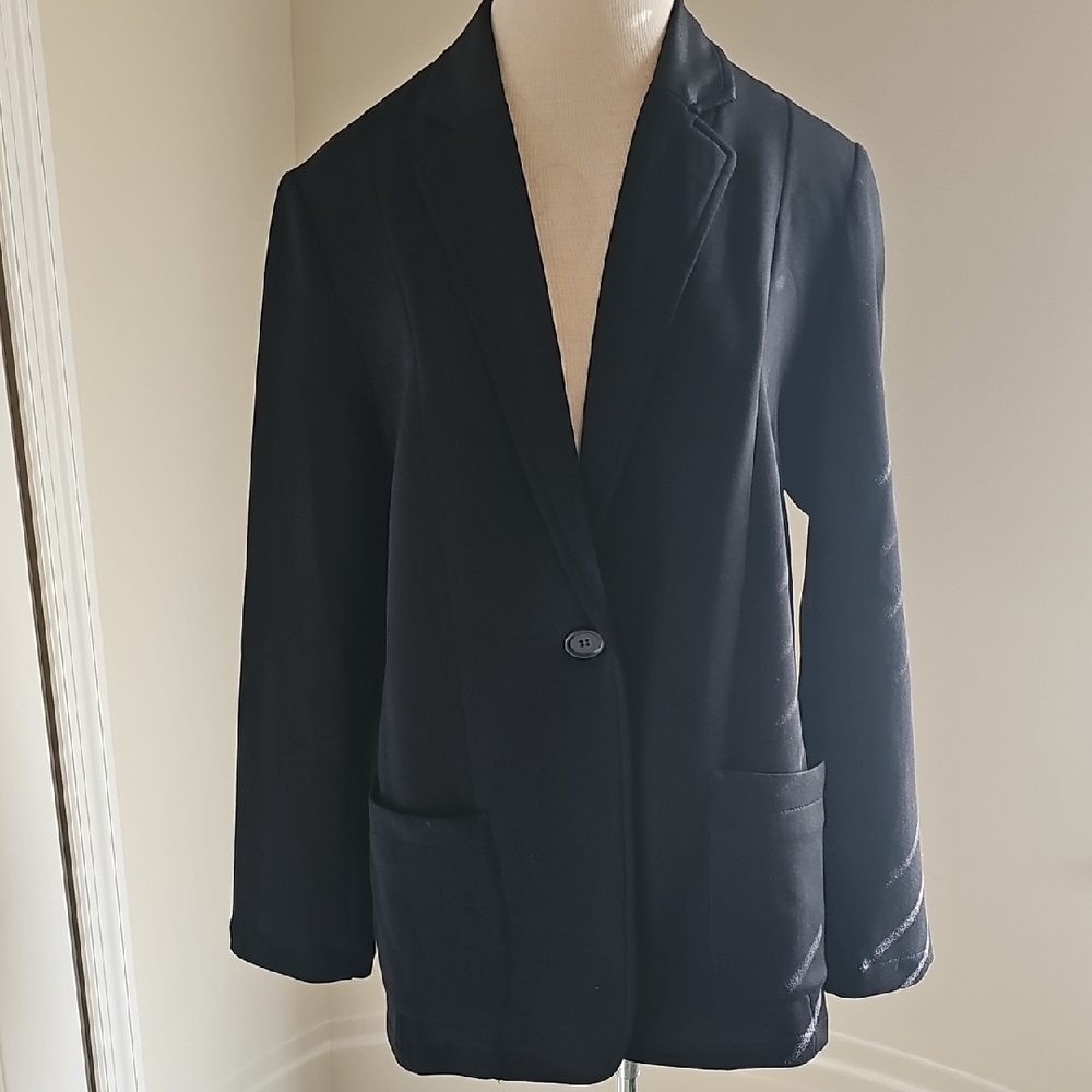 Max Studio‎ London Classic Black Blazer. NWT. Size Large. Super Soft, Cozy.